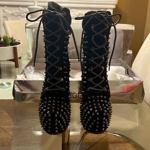 Size 8, Zigi girl boots, black with Z-Jo studs, brand new never worn, with box.